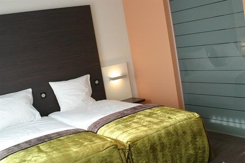 Le Merceny Motel Bastogne Zewnętrze zdjęcie