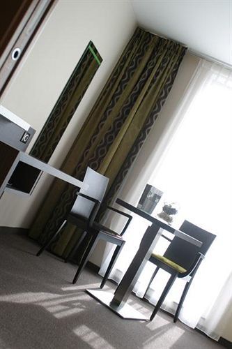 Le Merceny Motel Bastogne Zewnętrze zdjęcie